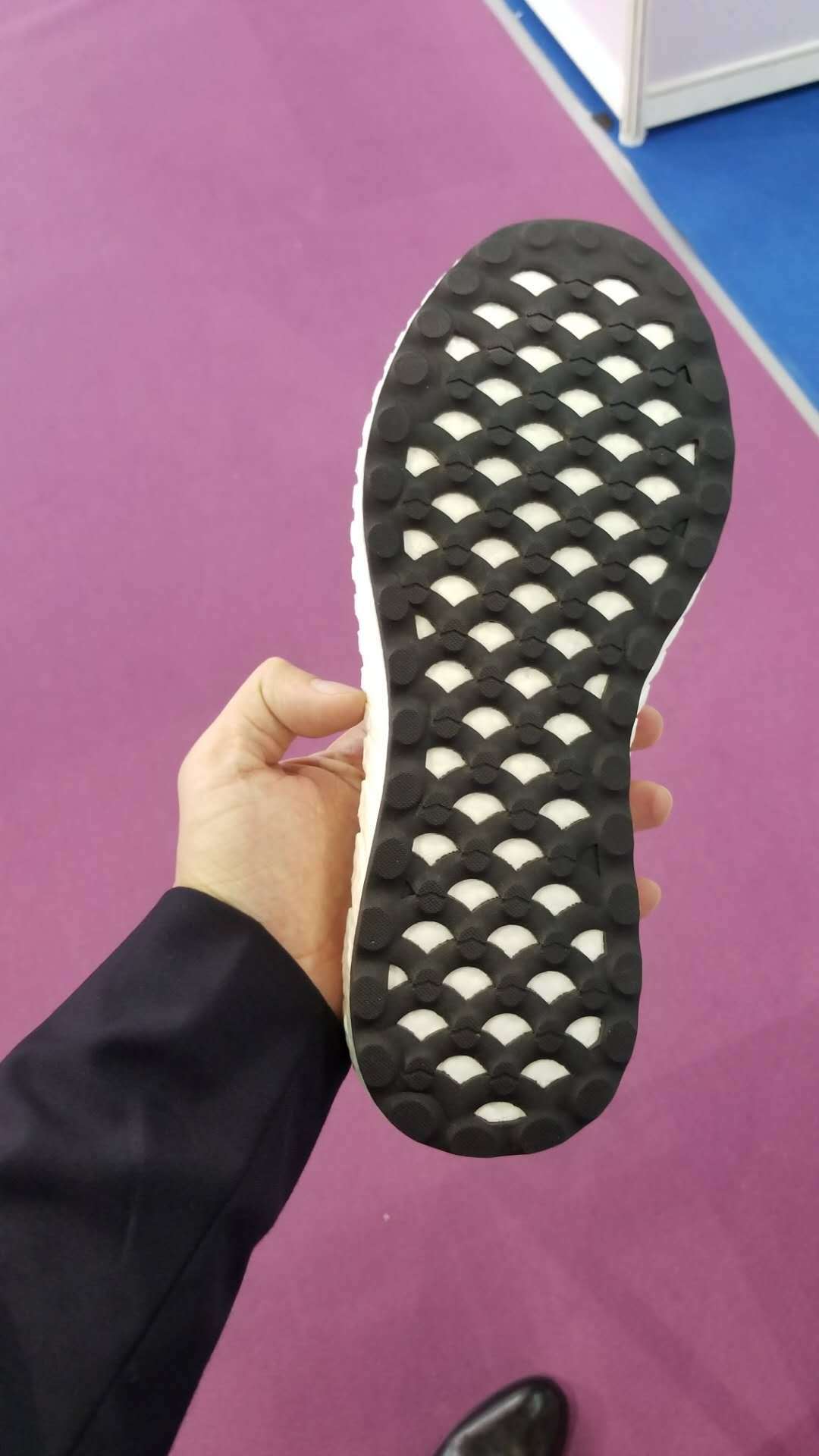 白色黑底